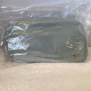 Lululemon Everywhere Belt Bag Silver Drop